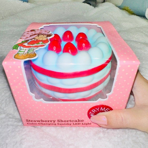 Strawberry Shortcake Color-changing Squishy LED Light Home Decor - Picture 4 of 7